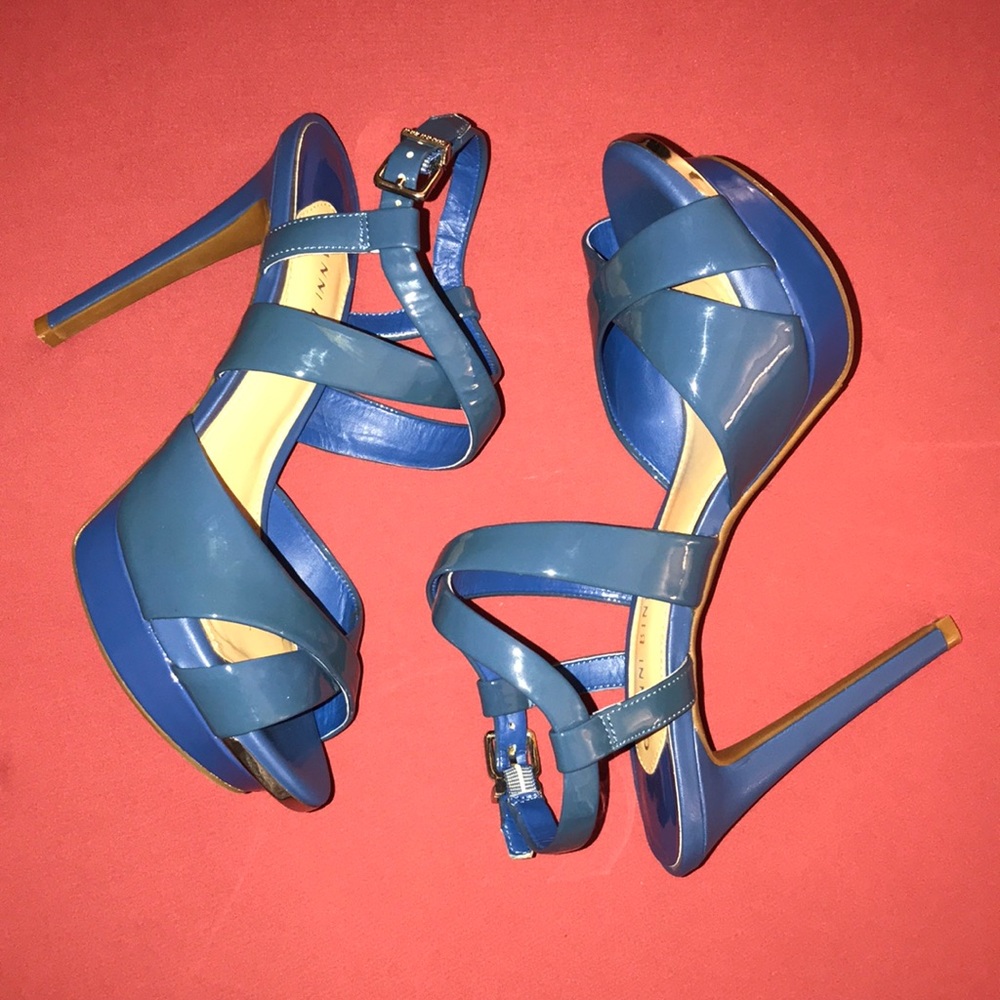 Gianni Bini Blue Patent heels
